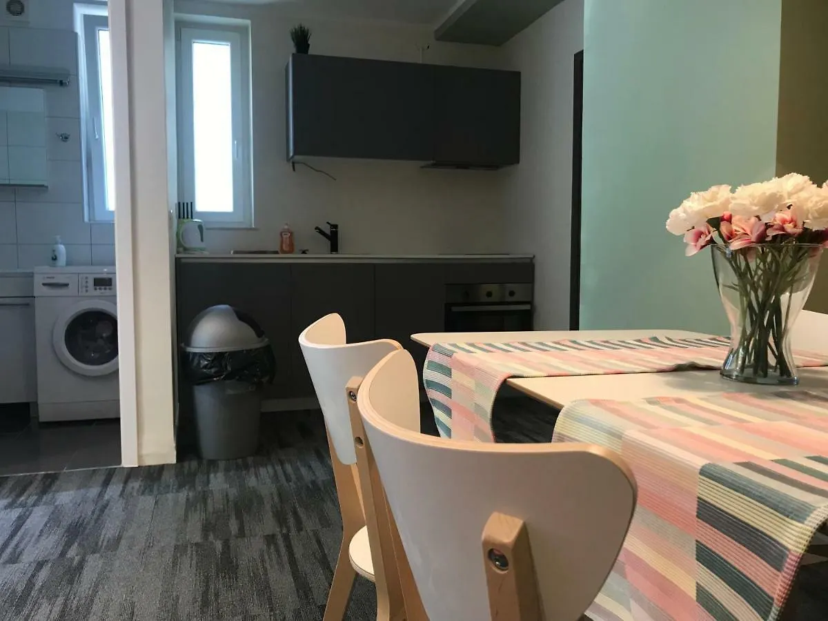 One Bedroom Apartment Split